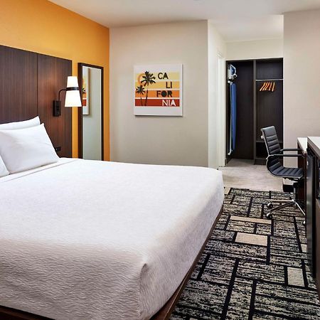Best Western Plus Meridian Inn & Suites, Anaheim-Ориндж Экстерьер фото