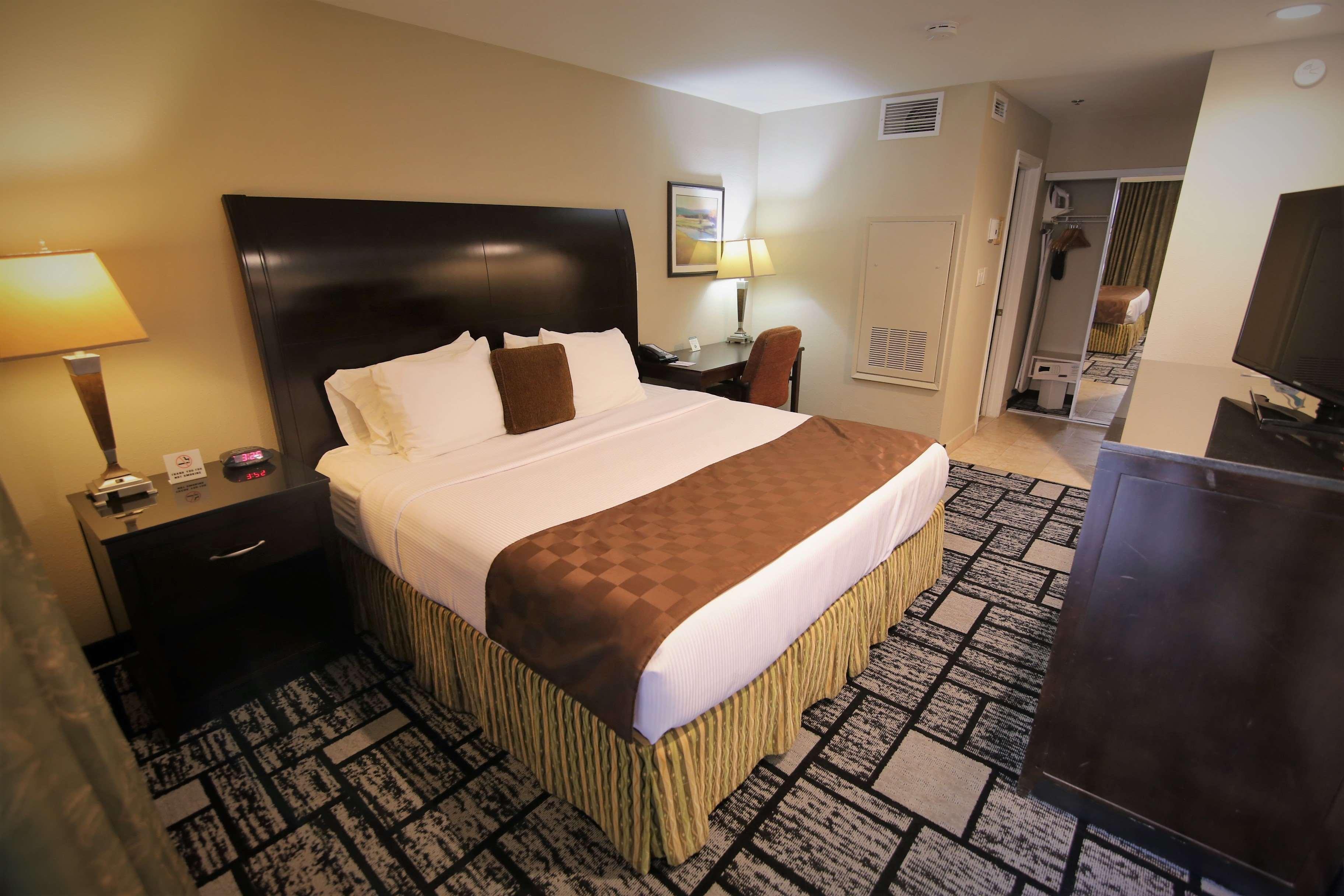 Best Western Plus Meridian Inn & Suites, Anaheim-Ориндж Экстерьер фото