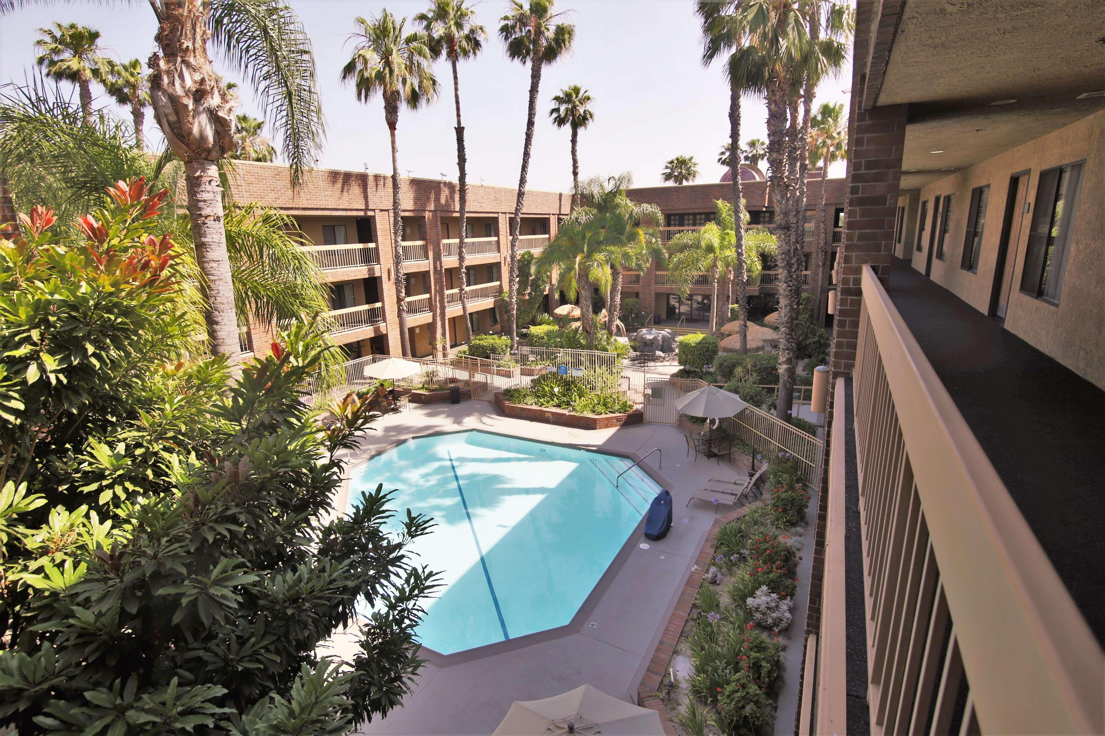 Best Western Plus Meridian Inn & Suites, Anaheim-Ориндж Экстерьер фото