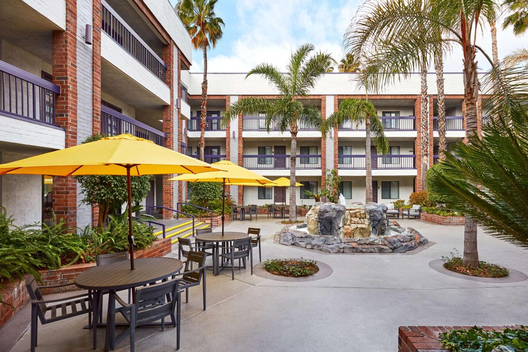 Best Western Plus Meridian Inn & Suites, Anaheim-Ориндж Экстерьер фото